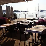 Buk Beach Club 宾馆 古托克布库