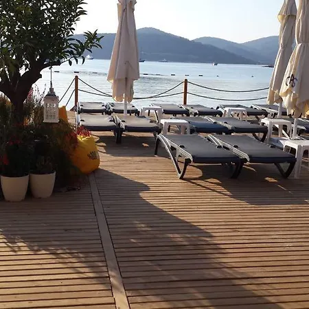 Buk Beach Club 宾馆 古托克布库