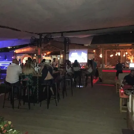 Buk Beach Club Värdshus