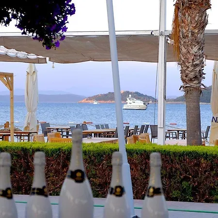 Buk Beach Club 宾馆 古托克布库